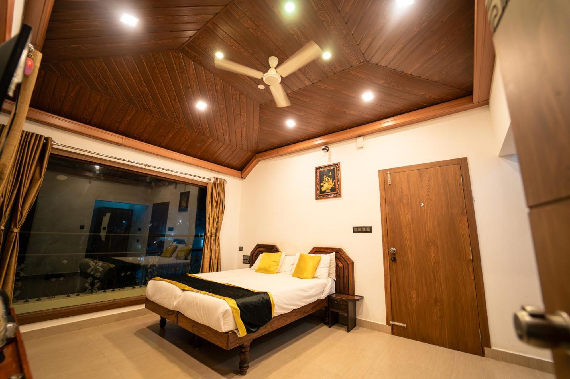 Kingmaker'S Plantation With River Stream Madikeri Luaran gambar