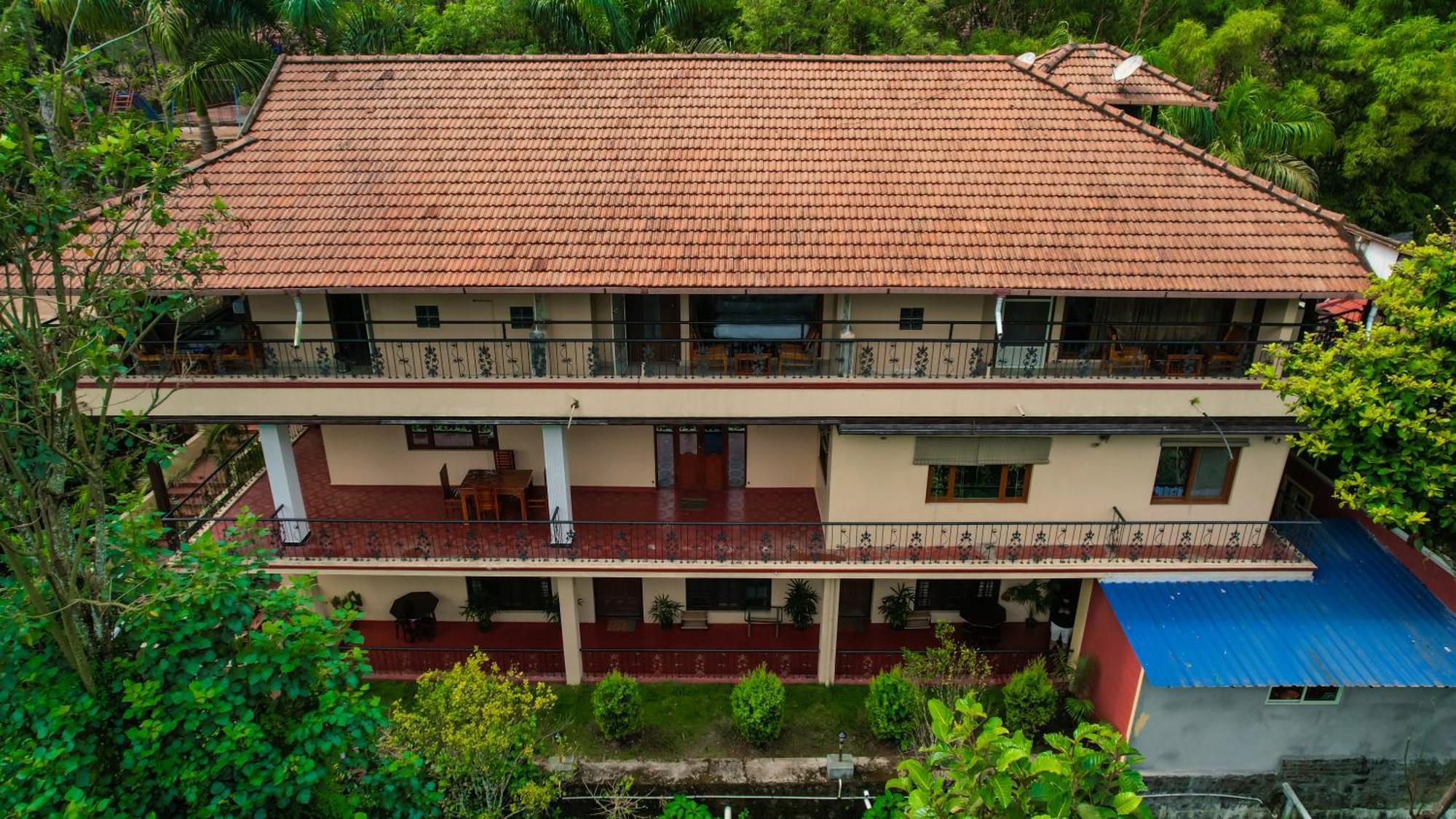 Kingmaker'S Plantation With River Stream Madikeri Luaran gambar