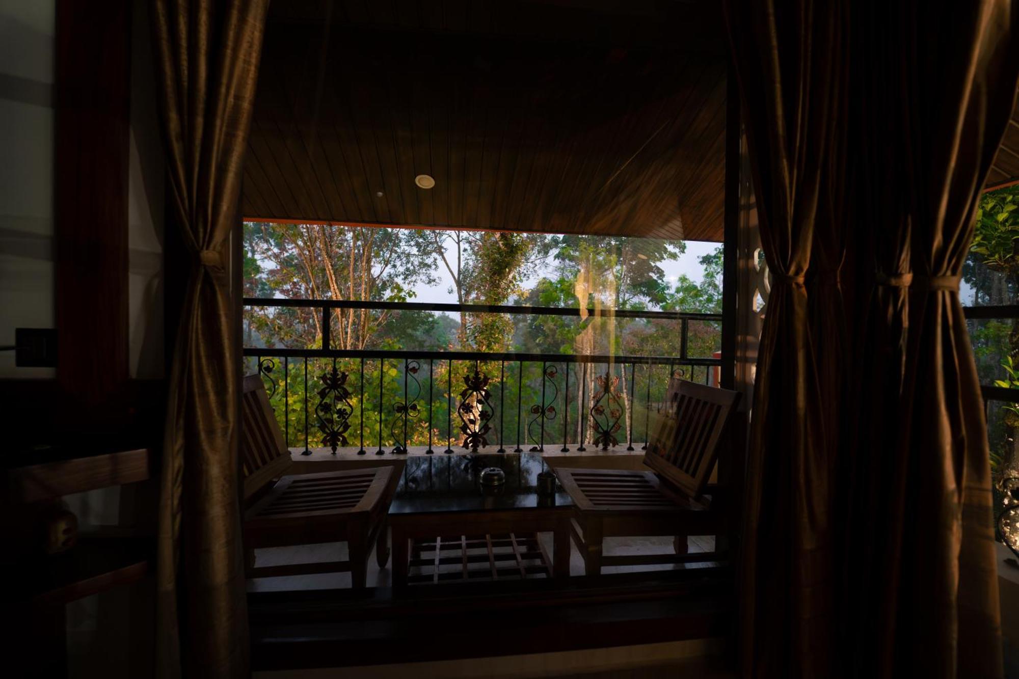 Kingmaker'S Plantation With River Stream Madikeri Luaran gambar