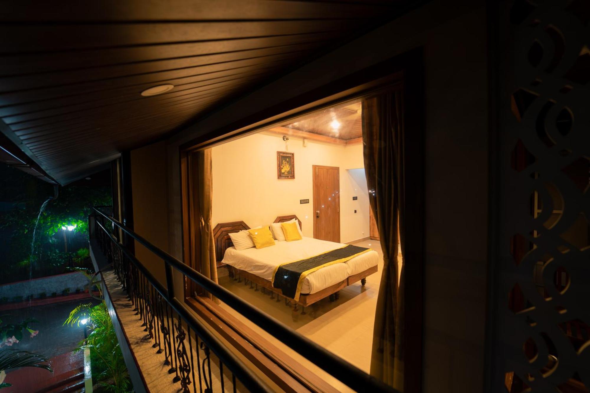 Kingmaker'S Plantation With River Stream Madikeri Luaran gambar