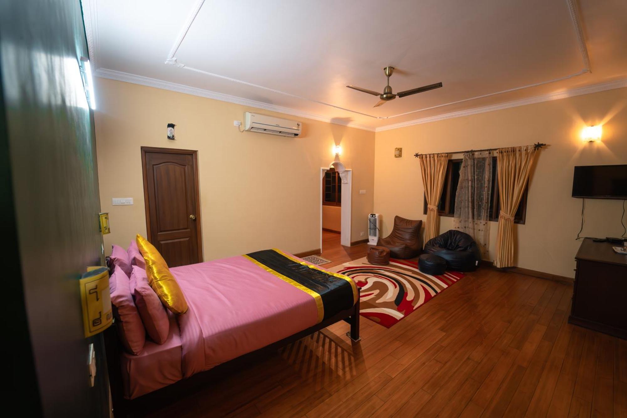 Kingmaker'S Plantation With River Stream Madikeri Luaran gambar