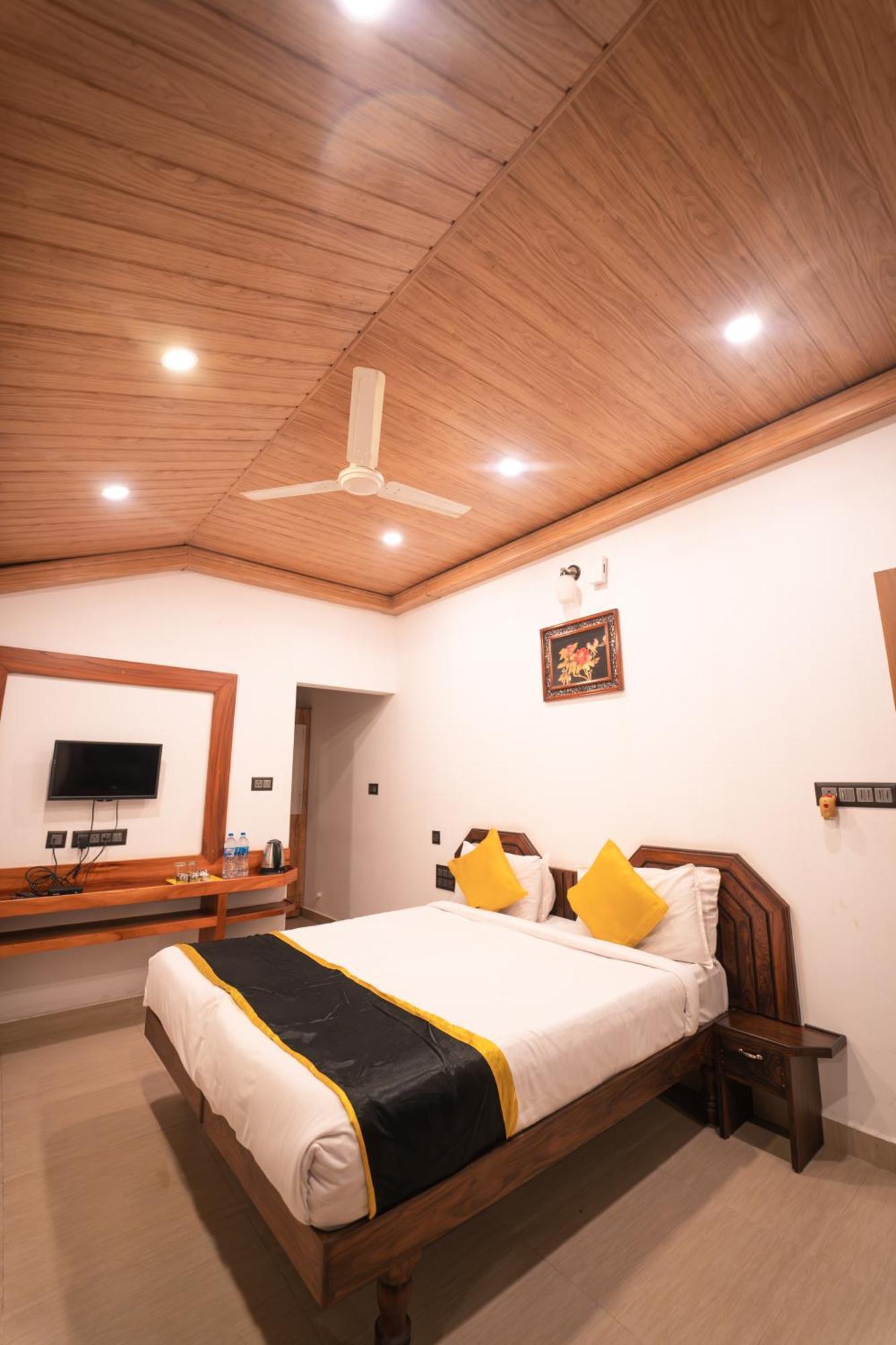 Kingmaker'S Plantation With River Stream Madikeri Luaran gambar