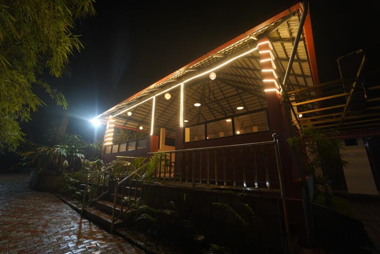 Kingmaker'S Plantation With River Stream Madikeri Luaran gambar