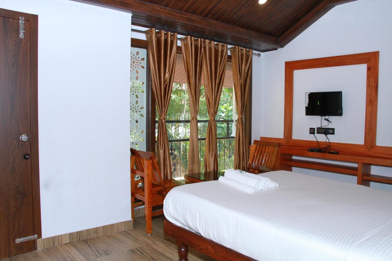 Kingmaker'S Plantation With River Stream Madikeri Luaran gambar