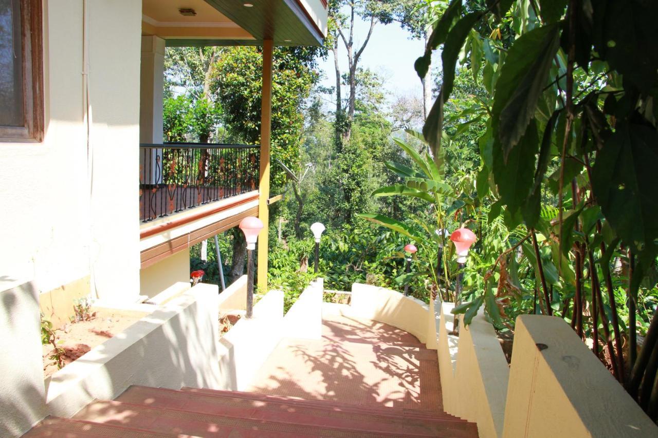 Kingmaker'S Plantation With River Stream Madikeri Luaran gambar